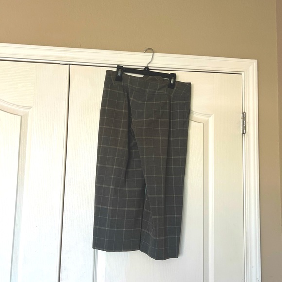 Bebe plaid wide leg work capris - Picture 3 of 5